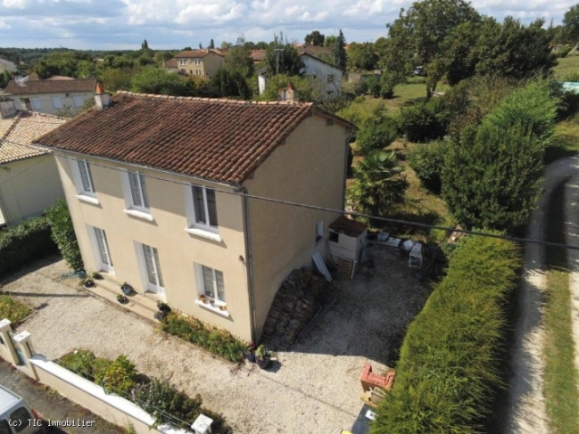 3 Bedroom(s) - 2 Bathroom(s) - 813m² land for sale in Vienne, Poitou-Charentes, France - FrenchPropertyPortal.com 3 Bedroom Town House In Charroux : Quiet Location for sale for 99,950€ in Vienne, Poitou-Charentes