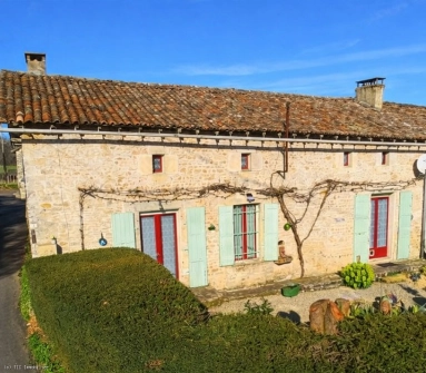 Lovely 3 Bed Country House 10 Minutes from Sauzé-Vaussais And Ruffec for sale for 134,400&euro; in Deux-Sèvres, Poitou-Charentes
