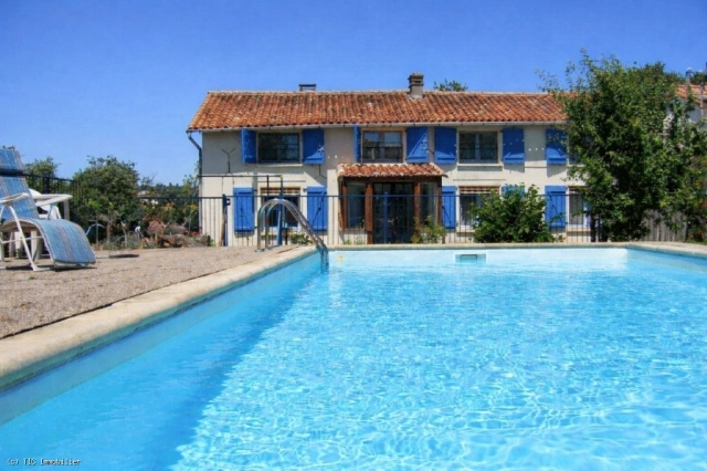 Country house with a swimming pool near Nanteuil-en-Vallée for sale for 170,200&euro; in Charente, Poitou-Charentes