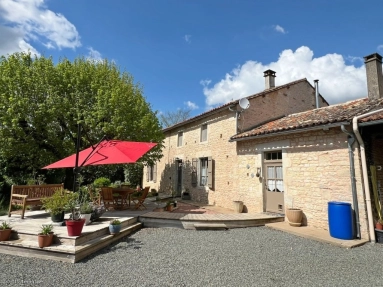 Beautiful 5-Bedroom Stone House For Sale near Sauzé-Vaussais for sale for 259,950&euro; in Deux-Sèvres, Poitou-Charentes