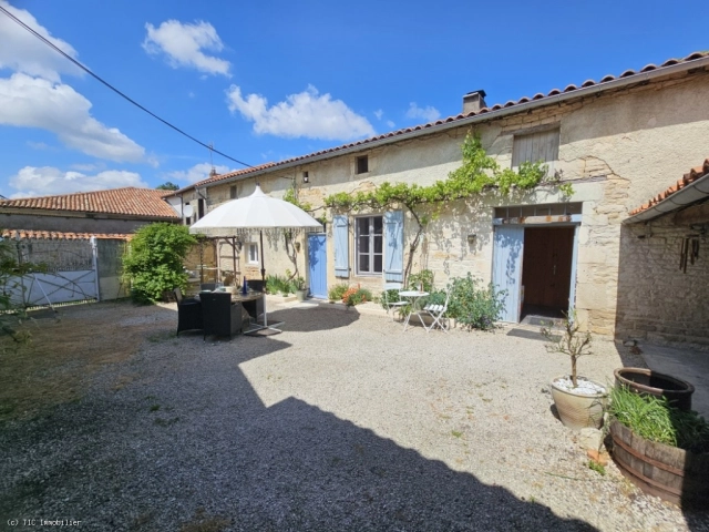5 Bedroom(s) - 5 Bathroom(s) - 485m² land for sale in Charente, Poitou-Charentes, France - FrenchPropertyPortal.com A Lovely Property Comprising Two Detached Houses, a Courtyard and a Garden for sale for 223,400€ in Charente, Poitou-Charentes