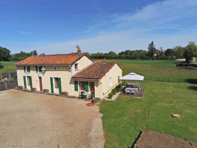 Charming 19th-Century Longère with Heated Pool and 4 Bedrooms for sale for 186,150&euro; in Deux-Sèvres, Poitou-Charentes