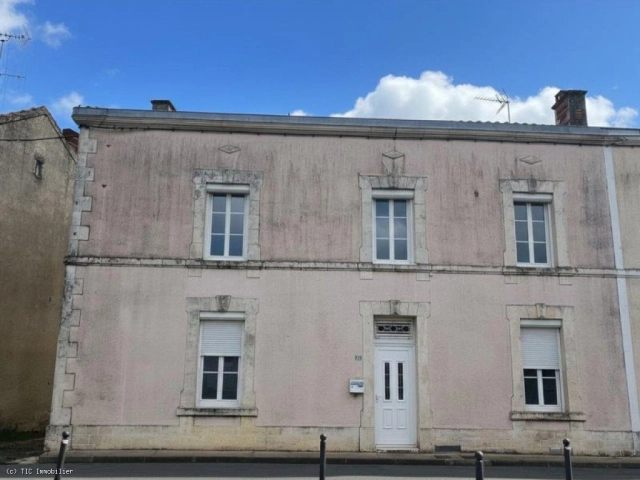 A Beautiful Mansion with Outbuildings in the Heart of Aunac-sur-Charente for sale for 149,990&euro; in Charente, Poitou-Charentes