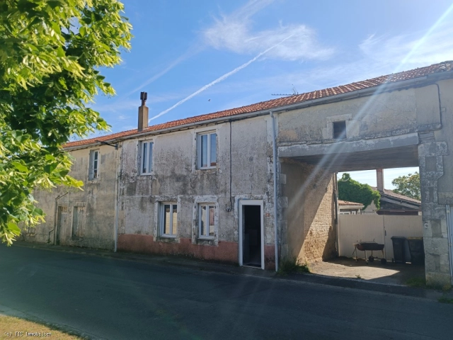 2 Bedroom(s) - 2 Bathroom(s) - 2,944m² land for sale in Charente, Poitou-Charentes, France - FrenchPropertyPortal.com Two Houses with a Garden and Outbuildings for sale for 80,000€ in Charente, Poitou-Charentes