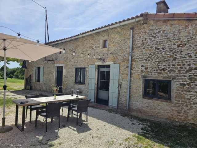 Country House 3km from Saint-Claud for sale for 186,170&euro; in Charente, Poitou-Charentes