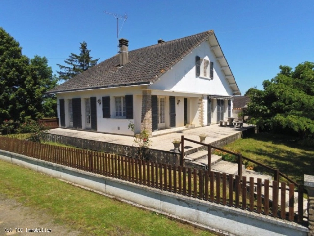 A Beautiful Detached House Between Ruffec and Sauzé-Vaussais for sale for 150,530&euro; in Charente, Poitou-Charentes