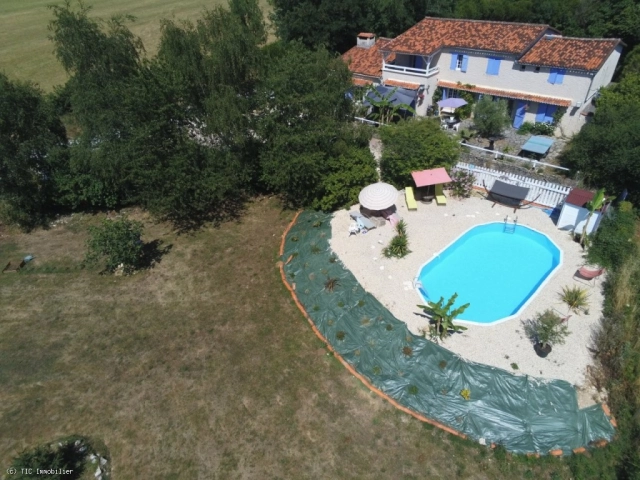 Beautiful 7 Bedroom Bed And Breakfast Property In Verteuil. Outbuildings and Pool. for sale for 399,400&euro; in Charente, Poitou-Charentes
