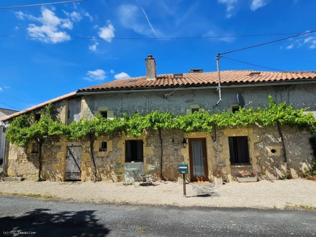 Charming Country House Situated in a Very Quiet Hamlet for sale for 65,000&euro; in Vienne, Poitou-Charentes