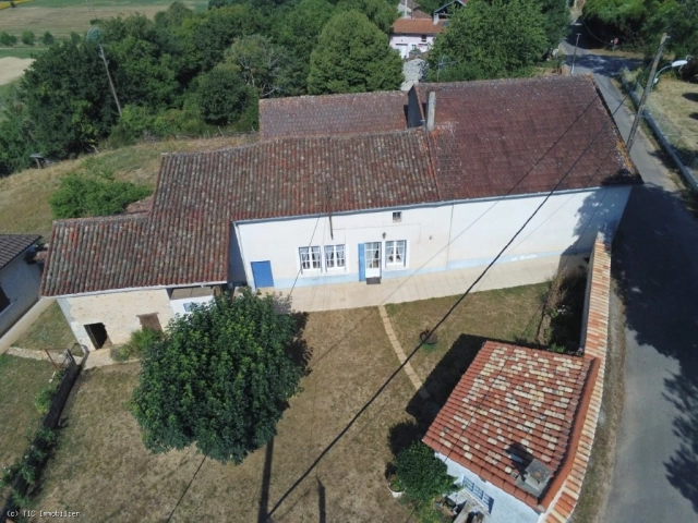 2 Bedroom(s) - 1 Bathroom(s) - 3,100m² land for sale in Charente, Poitou-Charentes, France - FrenchPropertyPortal.com 2 Bedroom Farmhouse Close to Ruffec With Lovely Views And Barn for sale for 99,950€ in Charente, Poitou-Charentes