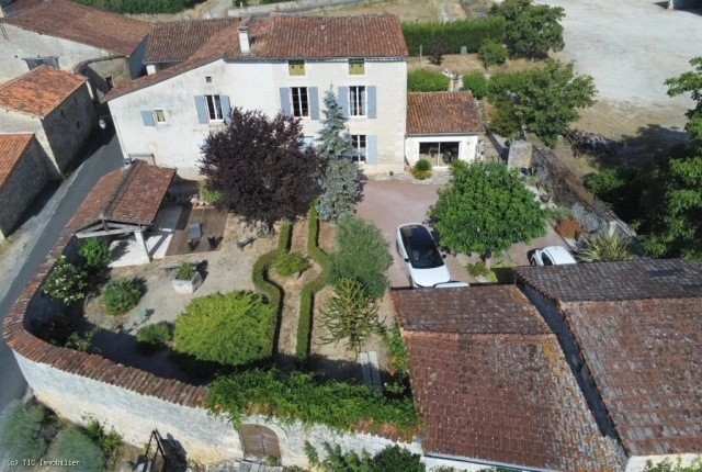 Verteuil-sur-Charente : 4 Bedroom 18th Century presbytery for sale for 315,750&euro; in Charente, Poitou-Charentes