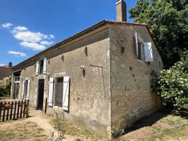6 Bedroom(s) - 3 Bathroom(s) - 5,807m² land for sale in Charente, Poitou-Charentes, France - FrenchPropertyPortal.com Beautiful Old House with Large Plot and Numerous Outbuildings for sale for 223,400€ in Charente, Poitou-Charentes