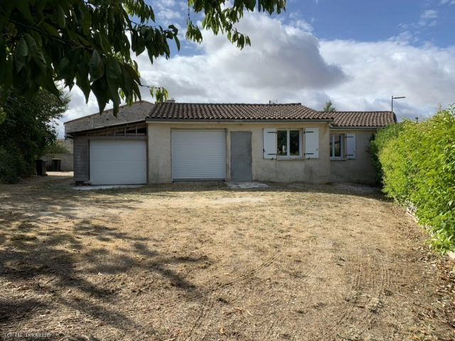 3-Bedroom Bungalow with Garage - 8km from Ruffec for sale for 123,650&euro; in Charente, Poitou-Charentes