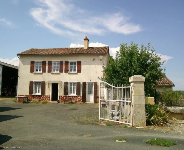Detached Stone Property With Outbuildings for sale for 154,255&euro; in Vienne, Poitou-Charentes