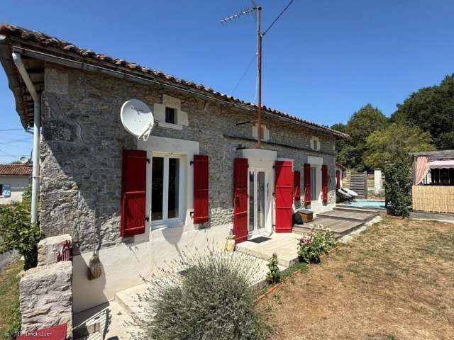 2 Bedroom(s) - 1 Bathroom(s) - 2,942m² land for sale in Charente, Poitou-Charentes, France - FrenchPropertyPortal.com Charming Country Cottage with Ground Floor Living in a Quiet Hamlet for sale for 80,645€ in Charente, Poitou-Charentes