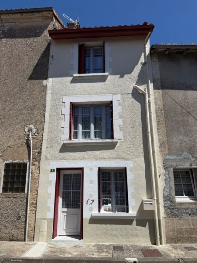 2 Bedroom(s) - 2 Bathroom(s) - 0 m² land for sale in Charente, Poitou-Charentes, France - FrenchPropertyPortal.com Pretty 2 Bedroomed Cottage In Verteuil-Sur-Charente for sale for 86,000€ in Charente, Poitou-Charentes
