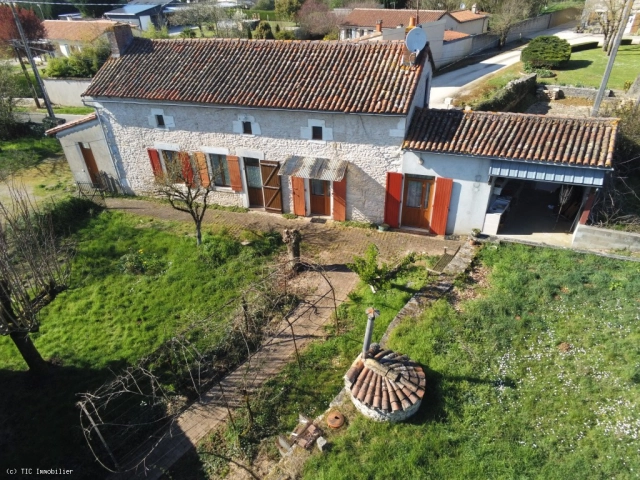 3 Bedroom(s) - 2 Bathroom(s) - 2,405m² land for sale in Vienne, Poitou-Charentes, France - FrenchPropertyPortal.com Country House with Outbuildings 5 Minutes from Civray for sale for 118,275€ in Vienne, Poitou-Charentes