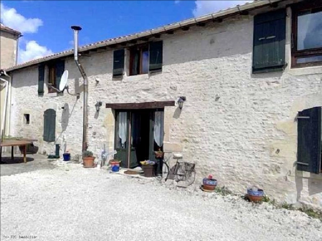 Two Houses with 3 And 4 Bedrooms Located in a Charming Countryside Village for sale for 141,925&euro; in Charente, Poitou-Charentes