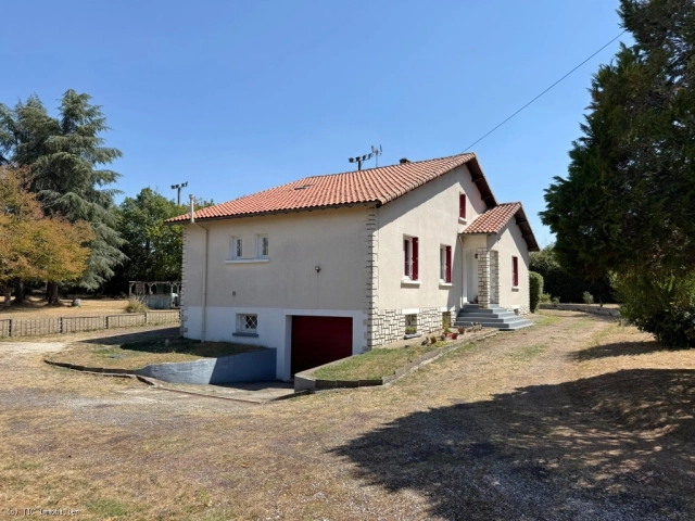 5 Bedroom(s) - 3 Bathroom(s) - 5,026m² land for sale in Charente, Poitou-Charentes, France - FrenchPropertyPortal.com Exclusive: Large Family Home in the Medieval Village of Verteuil-sur-Charente for sale for 210,000€ in Charente, Poitou-Charentes