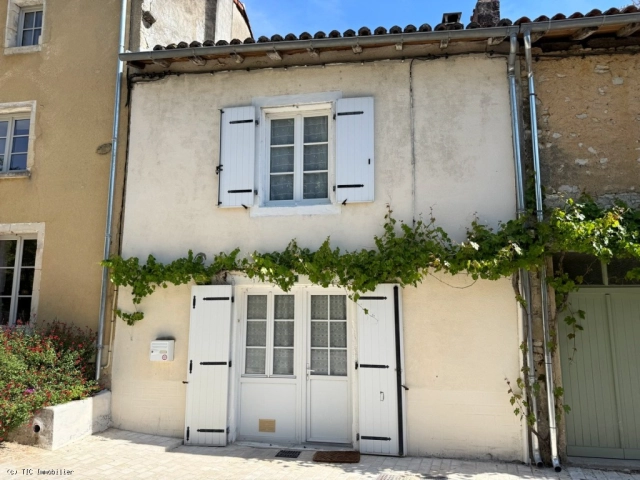 2 Bedroom(s) - 3 Bathroom(s) - 140m² land for sale in Charente, Poitou-Charentes, France - FrenchPropertyPortal.com Verteuil-Sur-Charente. Beautiful House in the Village with a Magnificent View of the Castle for sale for 199,000€ in Charente, Poitou-Charentes