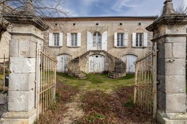Village house with garden for sale for 426,400€ in Lot-et-Garonne, Aquitaine