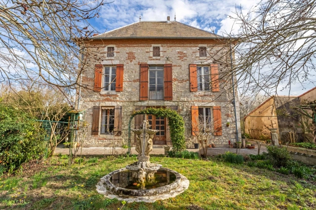 4 Bedroom(s) - 1,507m² land for sale in Lot-et-Garonne, Aquitaine, France - FrenchPropertyPortal.com Village property with garden for sale for 350,000€ in Lot-et-Garonne, Aquitaine
