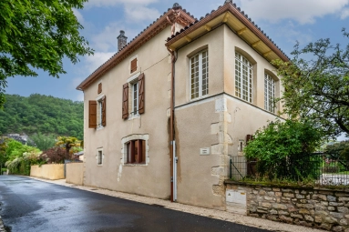 Village house with pool for sale for 448,000&euro; in Lot, Midi-Pyrénées