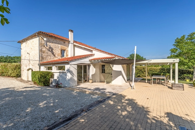 Country property with pool for sale for 349,000&euro; in Lot-et-Garonne, Aquitaine