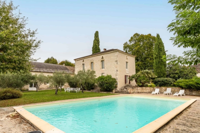 Country property with gites, 2 pools, workshop for sale for 875,000&euro; in Lot, Midi-Pyrénées