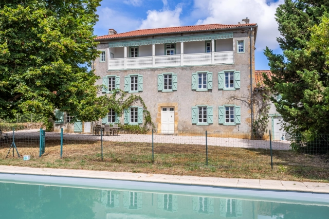 Stone Rectory in a hamlet with mountain views for sale for 399,000&euro; in Haut-Garonne, Midi-Pyrénées
