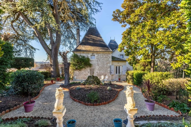 3 Bedroom(s) - 1,745m² land for sale in Lot-et-Garonne, Aquitaine, France - FrenchPropertyPortal.com Town house with garden for sale for 325,000€ in Lot-et-Garonne, Aquitaine