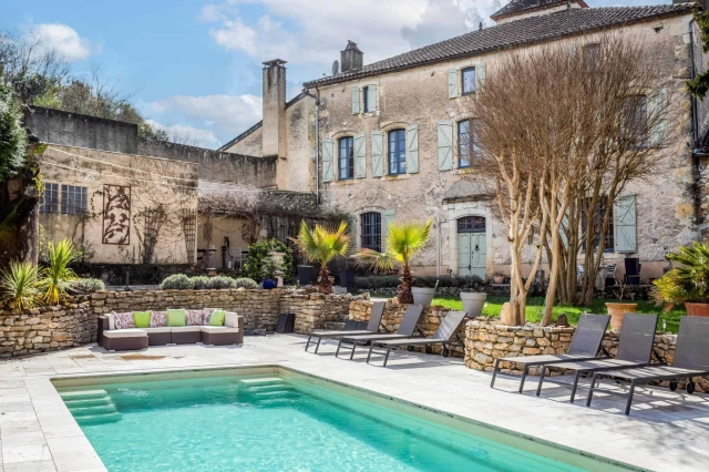 10 Bedroom(s) - 1,500m² land for sale in Lot, Midi-Pyrénées, France - FrenchPropertyPortal.com Village property with annexes, garden and pool for sale for 699,500€ in Lot, Midi-Pyrénées