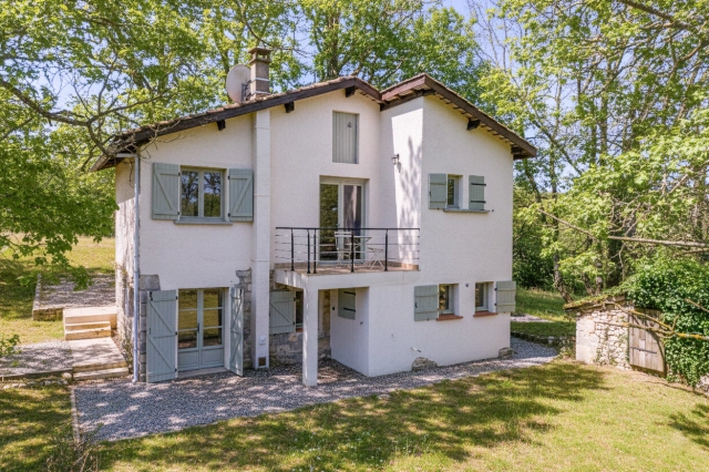 Country property with garden and view for sale for 279,000&euro; in Lot, Midi-Pyrénées