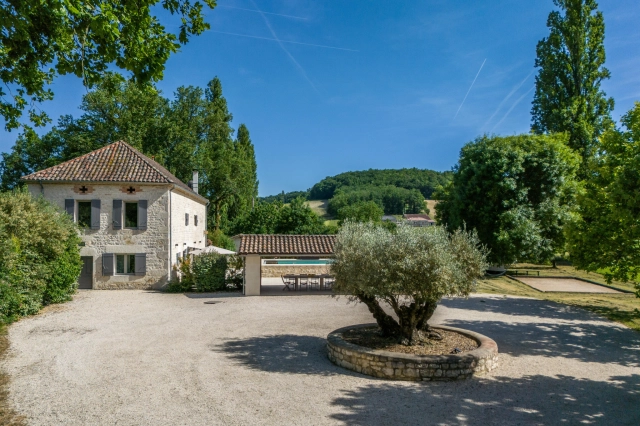 Country house with swimming pool - Impeccable, high-quality interiors in a beautiful location for sale for 595,000&euro; in Lot, Midi-Pyrénées