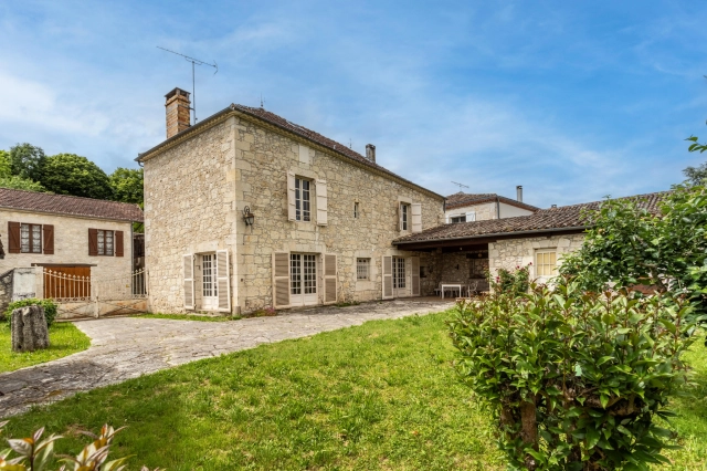 4 Bedroom(s) - 400m² land for sale in Lot-et-Garonne, Aquitaine, France - FrenchPropertyPortal.com Village house with garden, garage and countryside views for sale for 210,000€ in Lot-et-Garonne, Aquitaine