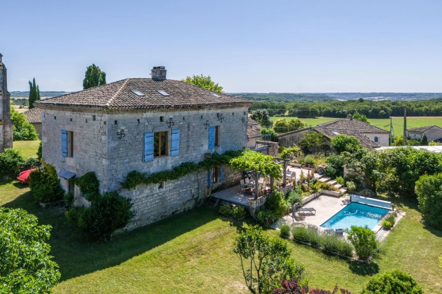 Country property with swimming pool and outbuildings for sale for 545,000&euro; in Tarn-et-Garonne, Midi-Pyrénées
