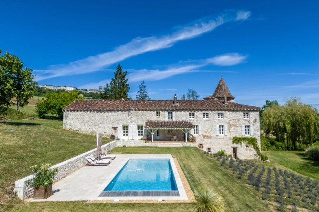 5 Bedroom(s) - 0 m² land for sale in Lot-et-Garonne, Aquitaine, France - FrenchPropertyPortal.com Country house with swimming pool and annex, featuring an impeccable and high-quality interior, in a very desirable location. for sale for 845,000€ in Lot-et-Garonne, Aquitaine