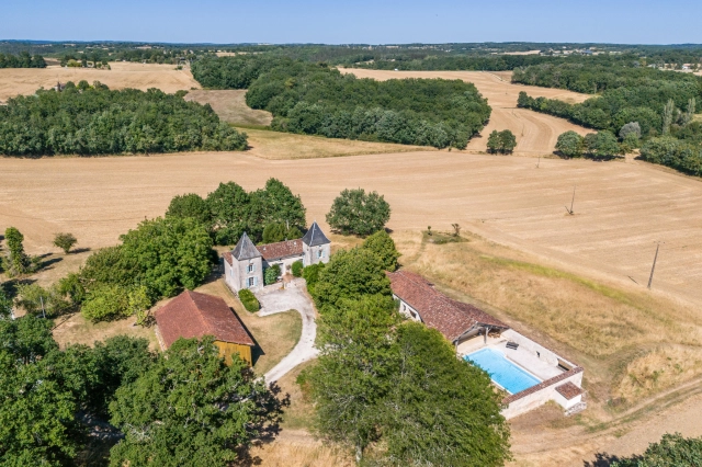 6 Bedroom(s) - 10,000m² land for sale in Lot-et-Garonne, Aquitaine, France - FrenchPropertyPortal.com Country house with swimming pool and barn for sale for 558,000€ in Lot-et-Garonne, Aquitaine