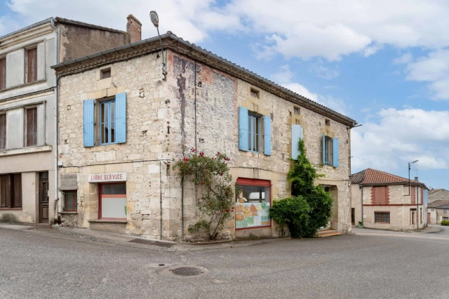 2 Bedroom(s) - 0 m² land for sale in Tarn-et-Garonne, Midi-Pyrénées, France - FrenchPropertyPortal.com Commercial premises with accommodation for sale for 87,000€ in Tarn-et-Garonne, Midi-Pyrénées