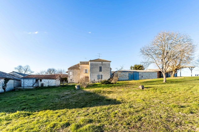 Stone country property for sale for 230,000&euro; in Tarn-et-Garonne, Midi-Pyrénées