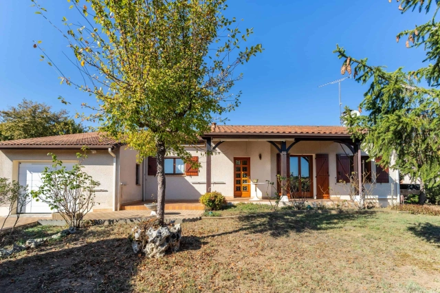 3 Bedroom(s) - 796m² land for sale in Lot-et-Garonne, Aquitaine, France - FrenchPropertyPortal.com Modern house with garden and garages for sale for 285,000€ in Lot-et-Garonne, Aquitaine