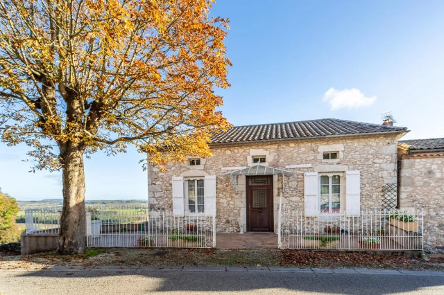 4 Bedroom(s) - 915m² land for sale in Lot-et-Garonne, Aquitaine, France - FrenchPropertyPortal.com A rare gem in the heart of Monflanquin for sale for 317,700€ in Lot-et-Garonne, Aquitaine