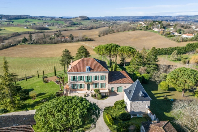 Estate with manor house, event facilities, outbuildings and workshop for sale for 1,600,000&euro; in Lot-et-Garonne, Aquitaine